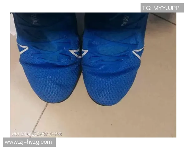 如何解决足球鞋后脚跟磨脚问题让你在场上更舒适自信